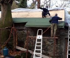 Messa su un nuovo tetto/Putting on the new roof